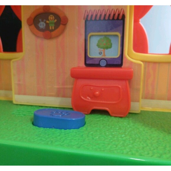 Blues Clues & You Blues House Playset, Tree, WORKS! Makes Sounds/Talks - Picture 6 of 14